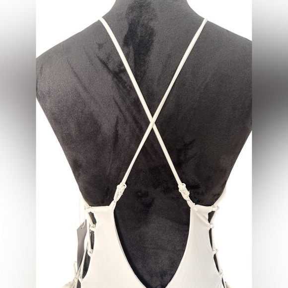 Tobi White Embroidered Floral One Piece Swimsuit XS Deep V Plunge, Lace-Up Sides - Picture 8 of 16